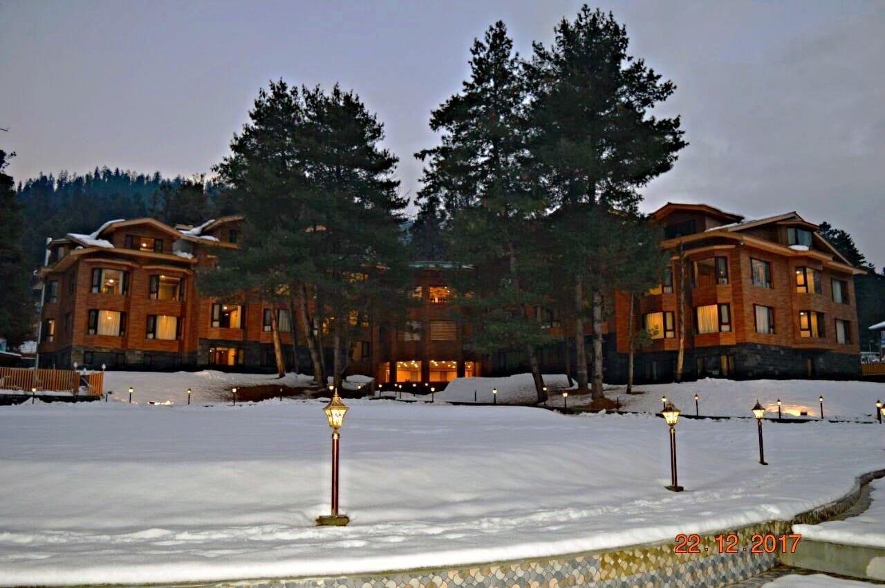 Hotel Royal Hillton Pahalgām Esterno foto