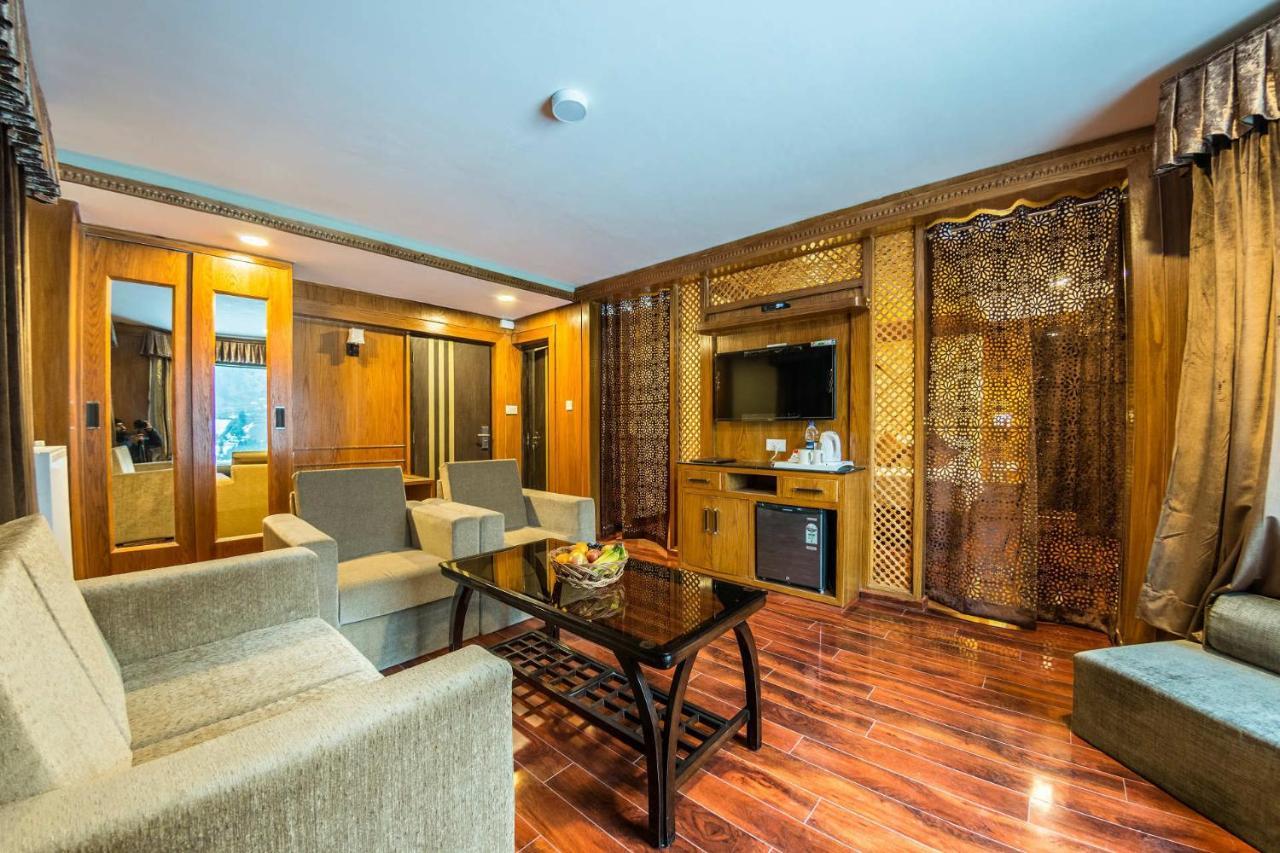 Hotel Royal Hillton Pahalgām Esterno foto