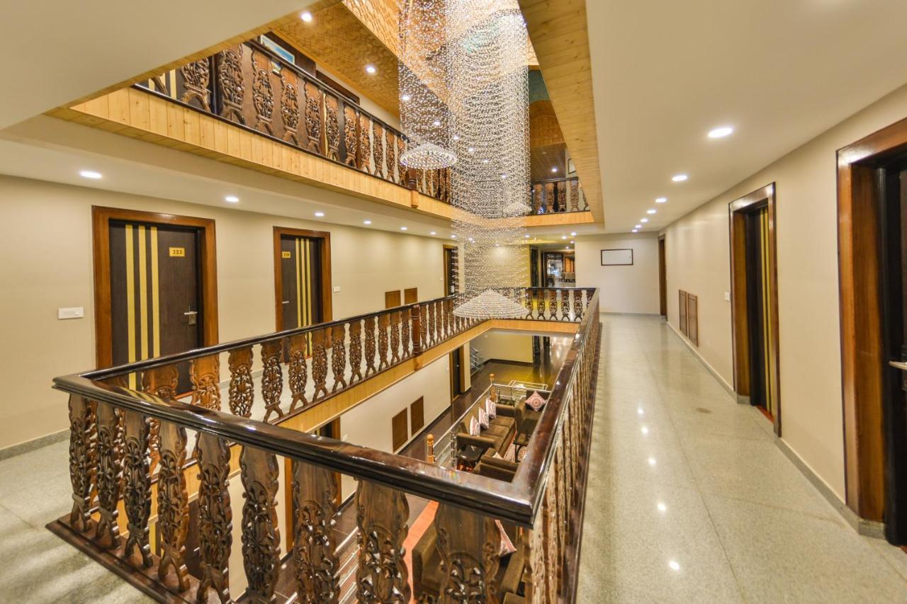 Hotel Royal Hillton Pahalgām Esterno foto