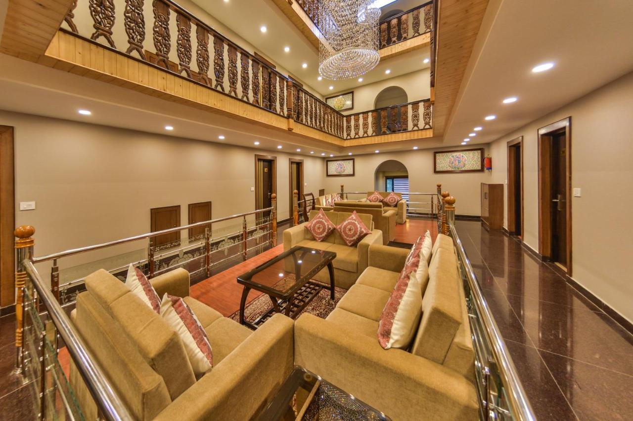 Hotel Royal Hillton Pahalgām Esterno foto