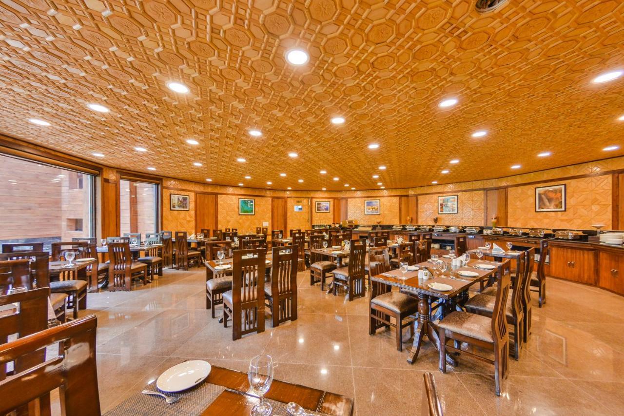 Hotel Royal Hillton Pahalgām Esterno foto