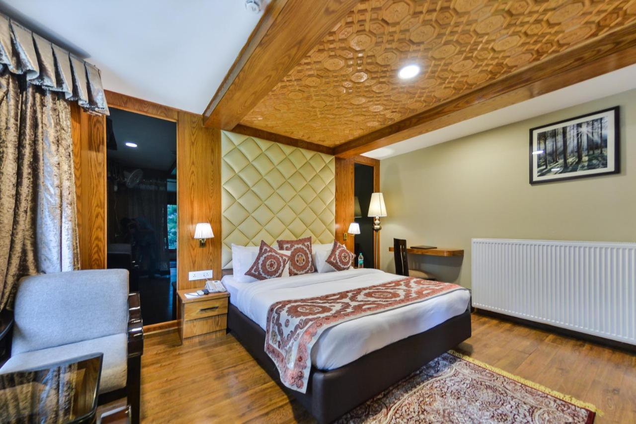 Hotel Royal Hillton Pahalgām Esterno foto