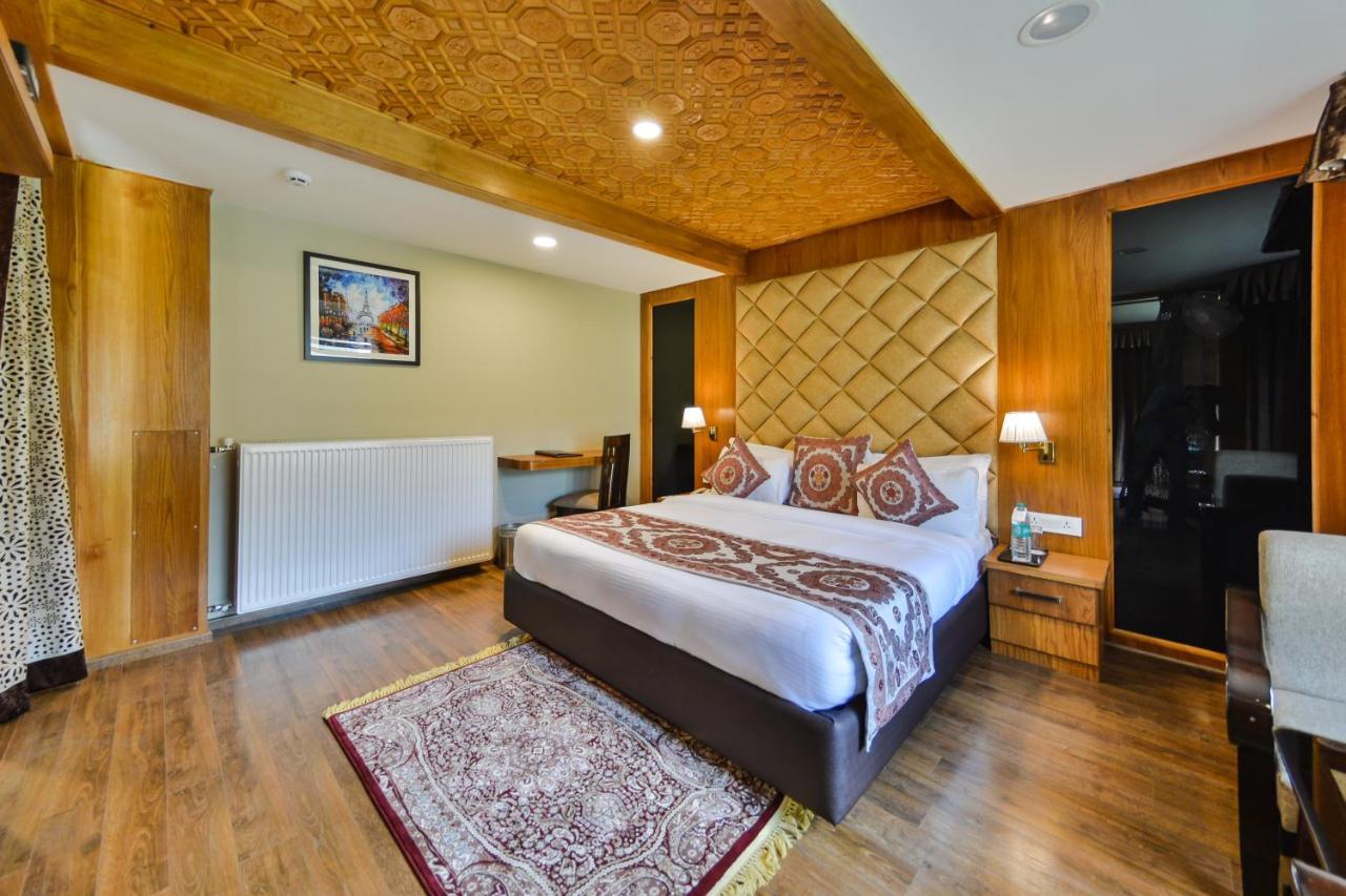 Hotel Royal Hillton Pahalgām Esterno foto