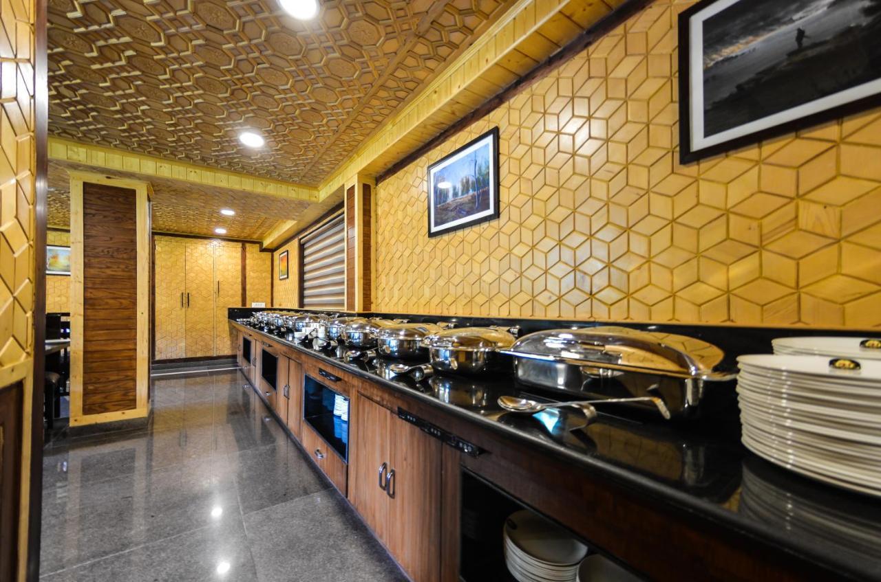 Hotel Royal Hillton Pahalgām Esterno foto