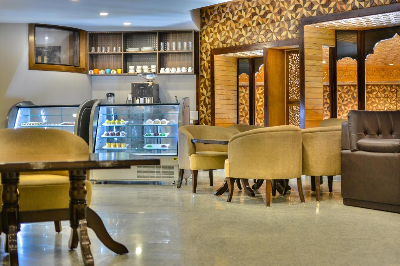 Hotel Royal Hillton Pahalgām Esterno foto