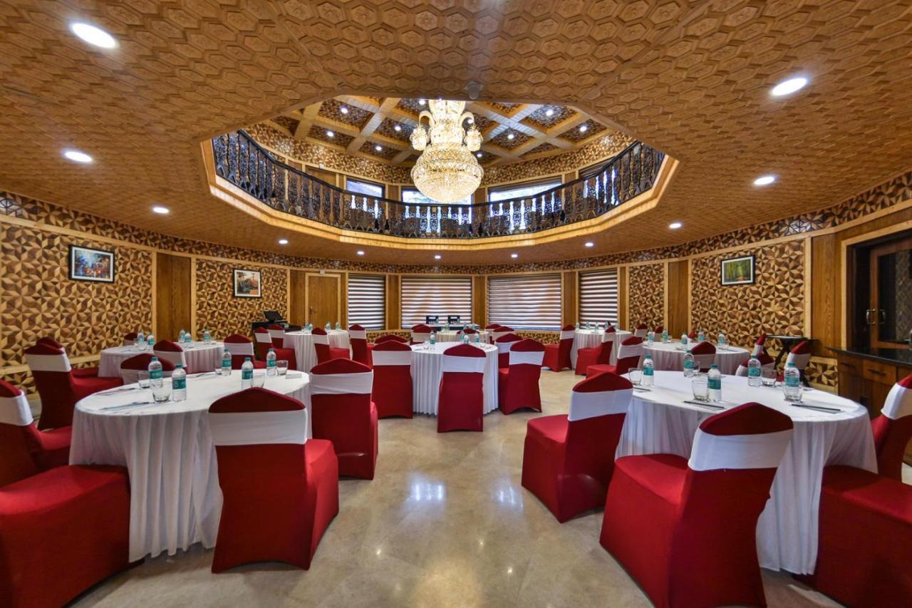 Hotel Royal Hillton Pahalgām Esterno foto